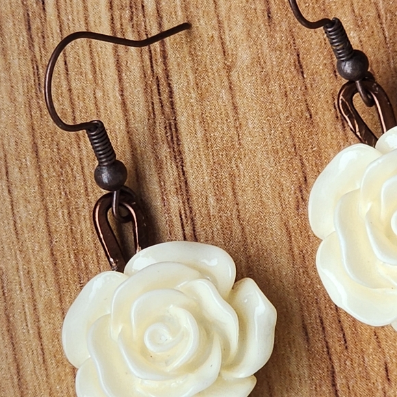 Elegant Cream Rose and Green Leaf Earrings - Picture 6 of 7